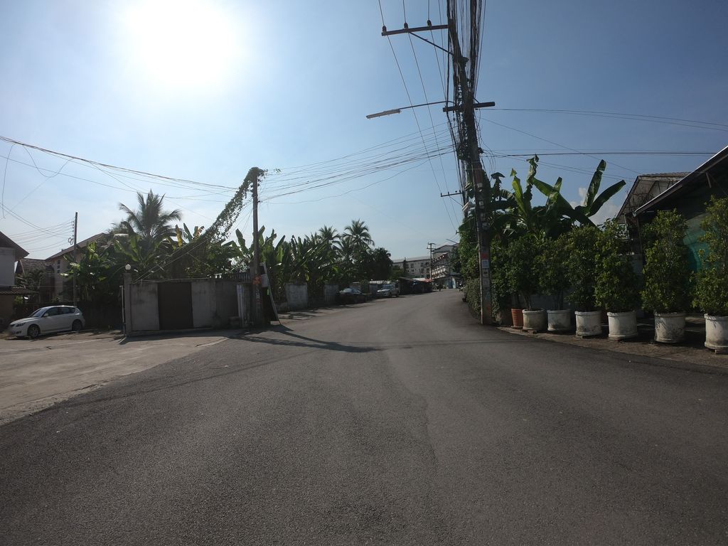 ภาพถนนตรงที่ SPACE and TIME ตั้งอยู่ ถ่ายโดย chanuwath_grab พ.ศ. 2562 (2019) · A street-level view of where SPACE and TIME stands, by chanuwath_grab in 2562 (2019)