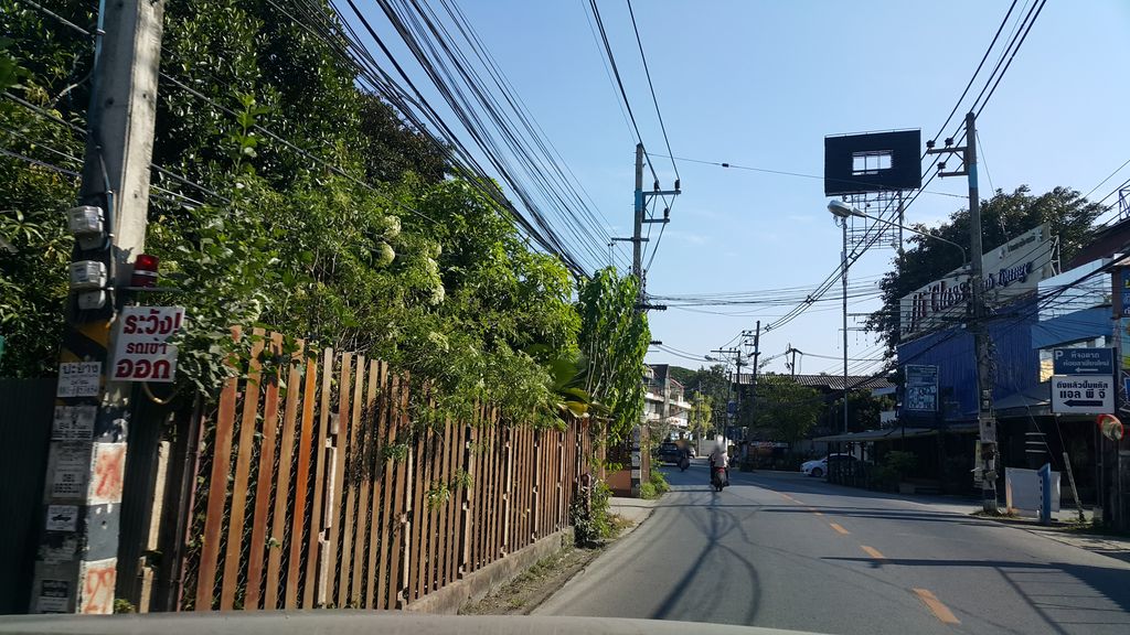 ภาพถนนตรงที่ PEA N1 Careers ตั้งอยู่ ถ่ายโดย jrcarlsen พ.ศ. 2559 (2016) · A street-level view of where PEA N1 Careers stands, by jrcarlsen in 2559 (2016)