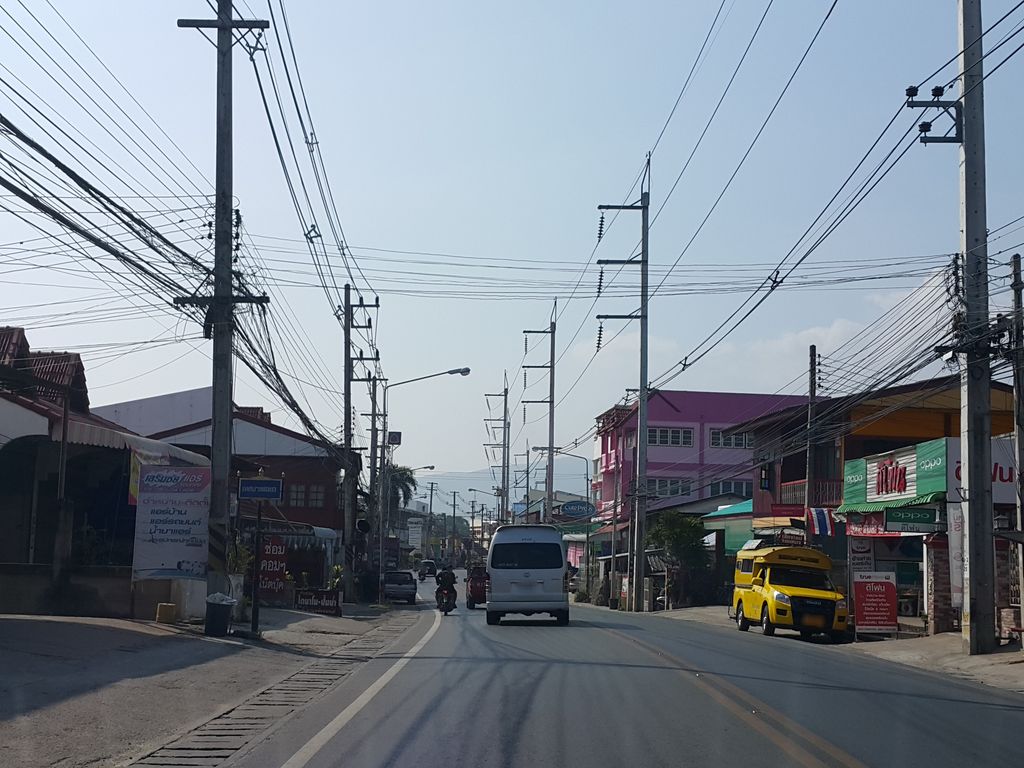 ภาพถนนตรงที่ ทางหลวงแผ่นดินหมายเลข 108 National Highway 108 ตั้งอยู่ ถ่ายโดย jrcarlsen พ.ศ. 2558 (2015) · A street-level view of where ทางหลวงแผ่นดินหมายเลข 108 National Highway 108 stands, by jrcarlsen in 2558 (2015)