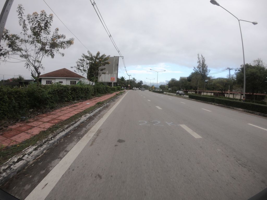 ภาพถนนตรงที่ Ford เชียงใหม่ หางดง ตั้งอยู่ ถ่ายโดย chanuwath_grab พ.ศ. 2562 (2019) · A street-level view of where Ford เชียงใหม่ หางดง stands, by chanuwath_grab in 2562 (2019)