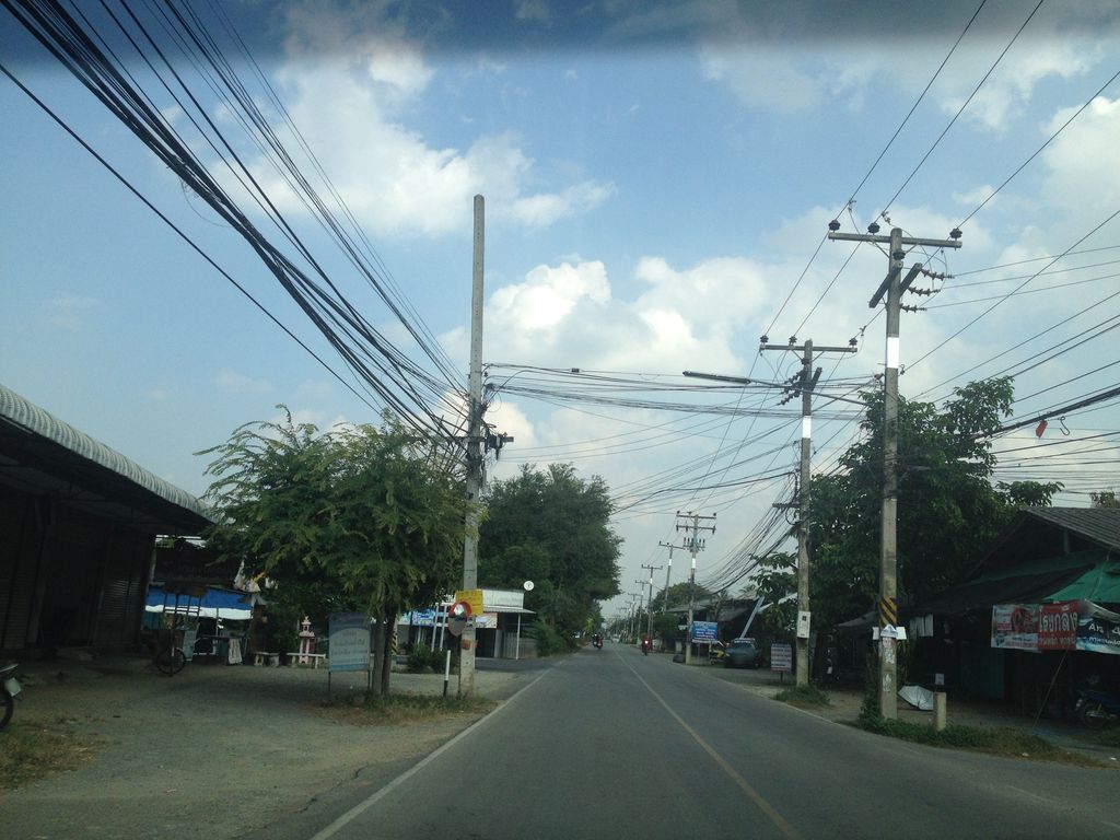 ภาพถนนตรงที่ อุดมทรัพย์ หมู ไก่ ไข่ ตั้งอยู่ ถ่ายโดย jimwatana พ.ศ. 2558 (2015) · A street-level view of where อุดมทรัพย์ หมู ไก่ ไข่ · Utmasap Mu Kai Khai stands, by jimwatana in 2558 (2015)
