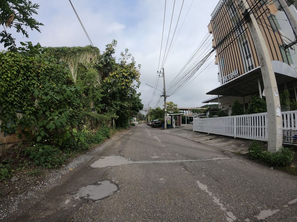 ภาพถนนตรงที่ เคอรี่ สาขา สันติธรรม ตั้งอยู่ ถ่ายโดย chanuwath_grab พ.ศ. 2562 (2019) · A street-level view of where เคอรี่ สาขา สันติธรรม · Kerry Sakha Santitham stands, by chanuwath_grab in 2562 (2019)