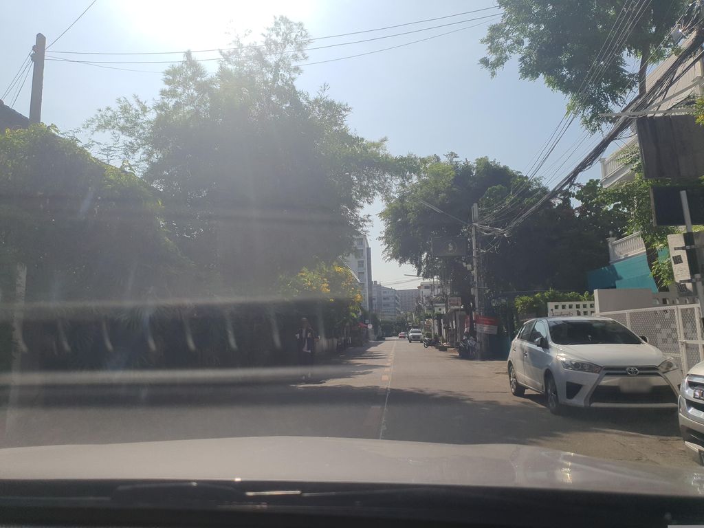 ภาพถนนตรงที่ The Loft Room Nimman ตั้งอยู่ ถ่ายโดย jrcarlsen พ.ศ. 2566 (2023) · A street-level view of where The Loft Room Nimman stands, by jrcarlsen in 2566 (2023)