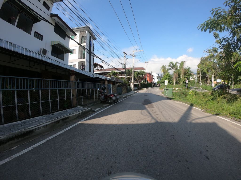 ภาพถนนตรงที่ ข้าวขาหมูบุรีรัมย์ ตั้งอยู่ ถ่ายโดย chanuwath_grab พ.ศ. 2562 (2019) · A street-level view of where ข้าวขาหมูบุรีรัมย์ · Khaokhamu Buriram stands, by chanuwath_grab in 2562 (2019)