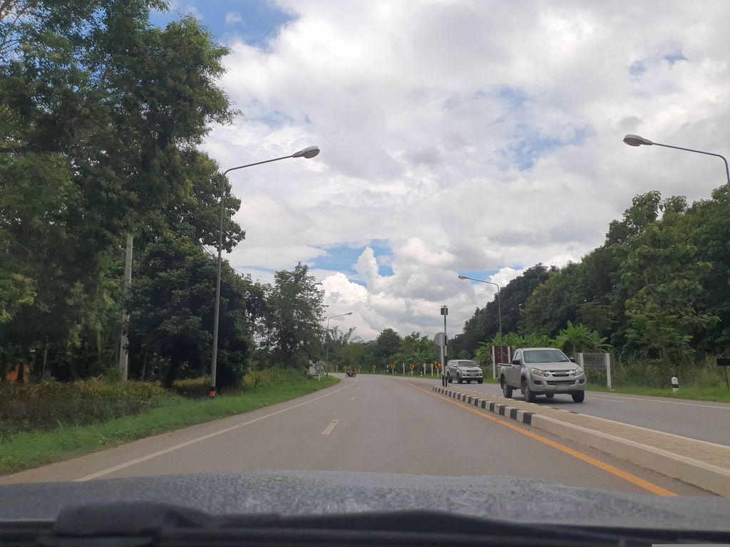 ภาพถนนตรงที่ สุดใจร้าย ตั้งอยู่ ถ่ายโดย jrcarlsen พ.ศ. 2566 (2023) · A street-level view of where สุดใจร้าย · Sutchairai stands, by jrcarlsen in 2566 (2023)