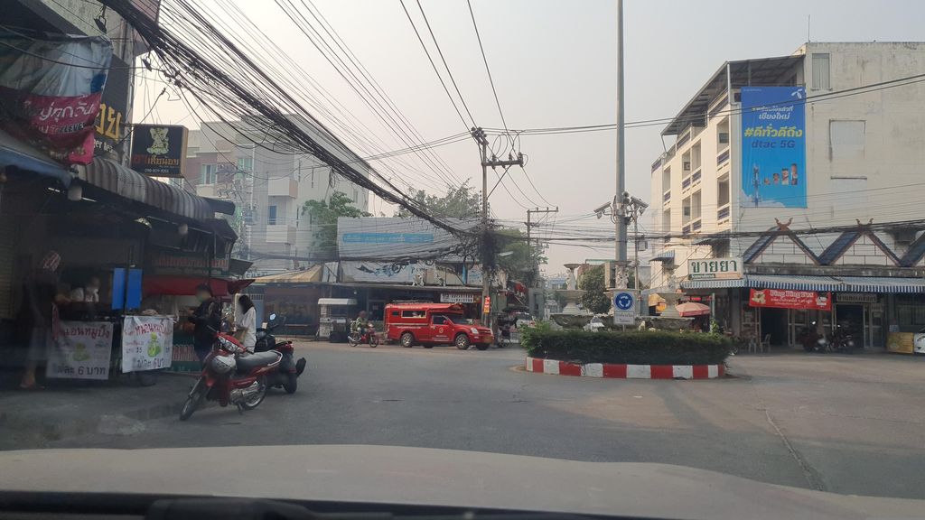 ภาพถนนตรงที่ อ้ายฟลุ๊ค ปิ้งย่าง5รส ตั้งอยู่ ถ่ายโดย jrcarlsen พ.ศ. 2566 (2023) · A street-level view of where อ้ายฟลุ๊ค ปิ้งย่าง5รส · Aifluk Pingyang5rot stands, by jrcarlsen in 2566 (2023)