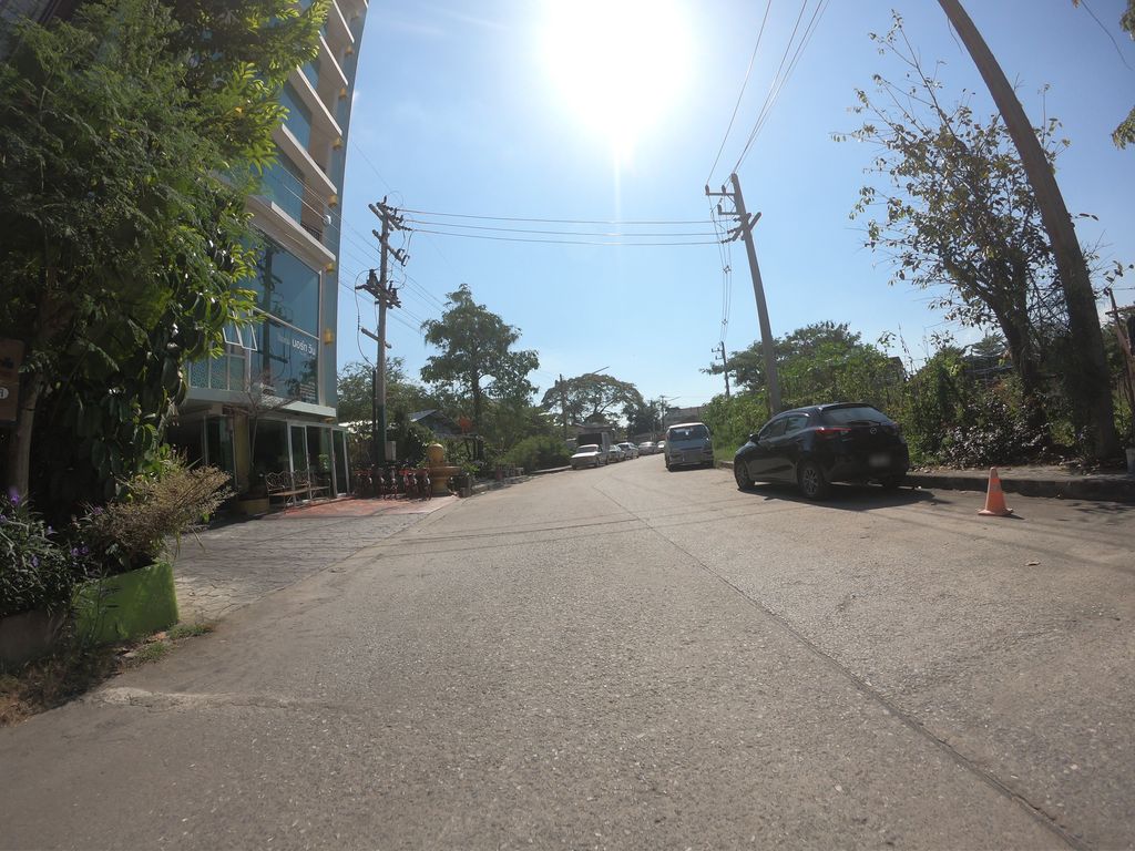 ภาพถนนตรงที่ Nordwind Hotel ตั้งอยู่ ถ่ายโดย chanuwath_grab พ.ศ. 2562 (2019) · A street-level view of where Nordwind Hotel stands, by chanuwath_grab in 2562 (2019)