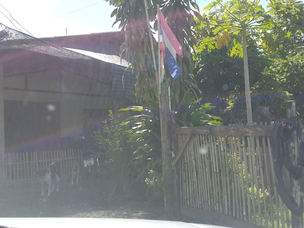 ภาพถนนตรงที่ สวนจันทร์สม ตั้งอยู่ ถ่ายโดย jrcarlsen พ.ศ. 2558 (2015) · A street-level view of where สวนจันทร์สม · Chan Som Garden stands, by jrcarlsen in 2558 (2015)