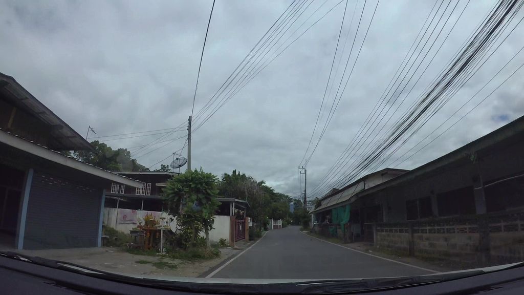 ภาพถนนตรงที่ ร้านมาวินไส้กรอก ตั้งอยู่ ถ่ายโดย kaart_3 พ.ศ. 2562 (2019) · A street-level view of where ร้านมาวินไส้กรอก · Ran Maona Saikarok stands, by kaart_3 in 2562 (2019)