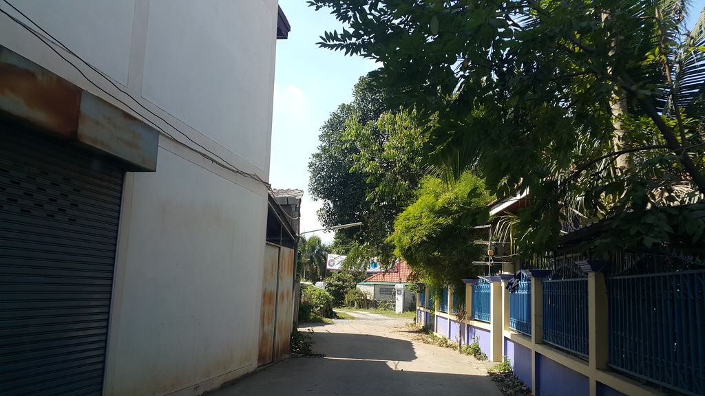 ภาพถนนตรงที่ ร้าน หม่าล่าภาคิน ปิ้งย่างรสเด็ด ตั้งอยู่ ถ่ายโดย jrcarlsen พ.ศ. 2560 (2017) · A street-level view of where ร้าน หม่าล่าภาคิน ปิ้งย่างรสเด็ด · Ran Malaphakhin Pingyang Rotdet stands, by jrcarlsen in 2560 (2017)