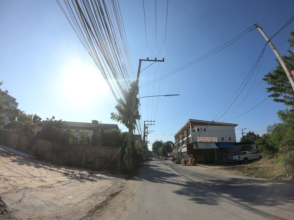 ภาพถนนตรงที่ Ah Nyar House - အညာအိမ် ตั้งอยู่ ถ่ายโดย chanuwath_grab พ.ศ. 2562 (2019) · A street-level view of where Ah Nyar House - အညာအိမ် stands, by chanuwath_grab in 2562 (2019)