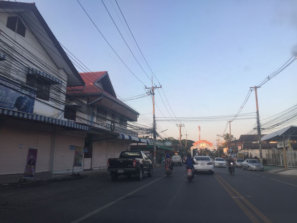 ภาพถนนตรงที่ เซเว่นอีเลฟเว่น ตั้งอยู่ ถ่ายโดย kyoko พ.ศ. 2561 (2018) · A street-level view of where เซเว่นอีเลฟเว่น · Seven Eleven stands, by kyoko in 2561 (2018)