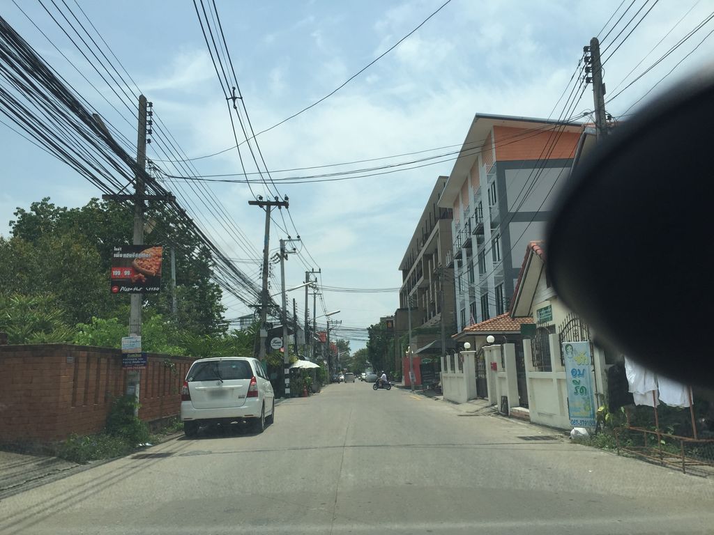 ภาพถนนตรงที่ IU Home kitchen ตั้งอยู่ ถ่ายโดย kyoko พ.ศ. 2561 (2018) · A street-level view of where IU Home kitchen stands, by kyoko in 2561 (2018)