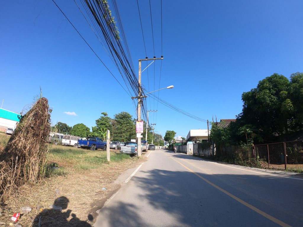 ภาพถนนตรงที่ ร้านโก๋โบราณ ตั้งอยู่ ถ่ายโดย chanuwath_grab พ.ศ. 2562 (2019) · A street-level view of where ร้านโก๋โบราณ · Ran Kobrona stands, by chanuwath_grab in 2562 (2019)