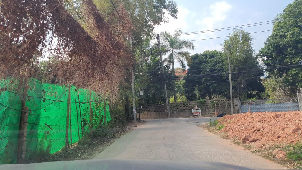 ภาพถนนตรงที่ ปิ่นโต (Pinto.) สาขาหลัง มช. ตั้งอยู่ ถ่ายโดย jrcarlsen พ.ศ. 2566 (2023) · A street-level view of where ปิ่นโต (Pinto.) สาขาหลัง มช. stands, by jrcarlsen in 2566 (2023)