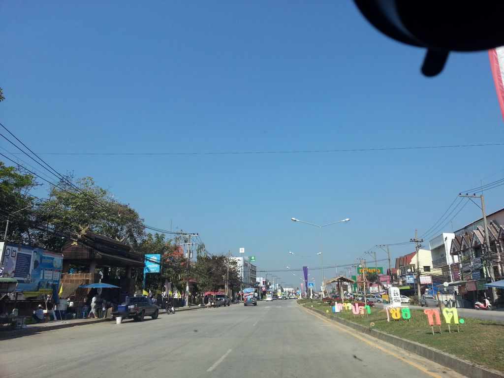 ภาพถนนตรงที่ เซเว่นอีเลฟเว่น ตั้งอยู่ ถ่ายโดย mishari พ.ศ. 2558 (2015) · A street-level view of where เซเว่นอีเลฟเว่น · Seven Eleven stands, by mishari in 2558 (2015)