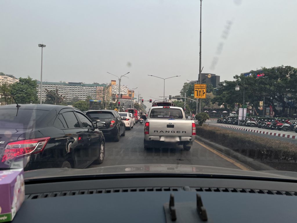 ภาพถนนตรงที่ เมญ่า - Maya Lifestyle Shopping Center ตั้งอยู่ ถ่ายโดย lin_wang พ.ศ. 2567 (2024) · A street-level view of where เมญ่า - Maya Lifestyle Shopping Center stands, by lin_wang in 2567 (2024)
