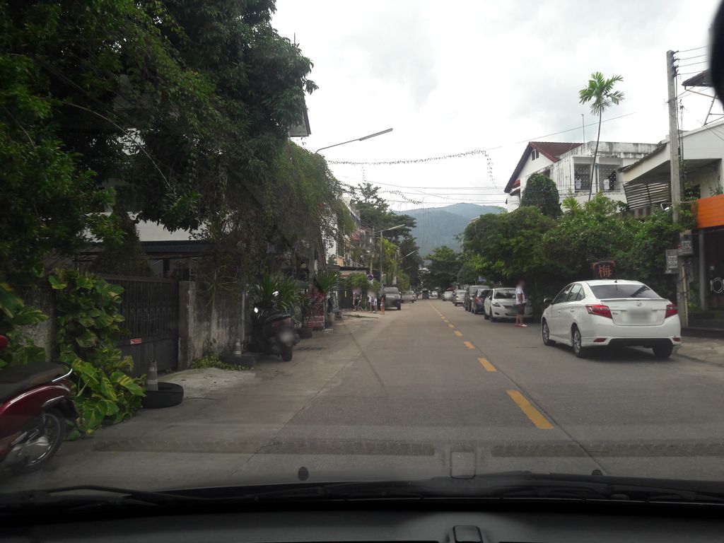 ภาพถนนตรงที่ So Thai Spa Chiang Mai ตั้งอยู่ ถ่ายโดย superbate พ.ศ. 2561 (2018) · A street-level view of where So Thai Spa Chiang Mai stands, by superbate in 2561 (2018)