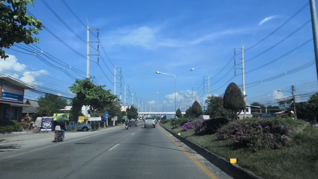 ภาพถนนตรงที่ มีชัย คาร์เซ็นเตอร์ ตั้งอยู่ ถ่ายโดย charlesano พ.ศ. 2561 (2018) · A street-level view of where มีชัย คาร์เซ็นเตอร์ · Michai Car Center stands, by charlesano in 2561 (2018)