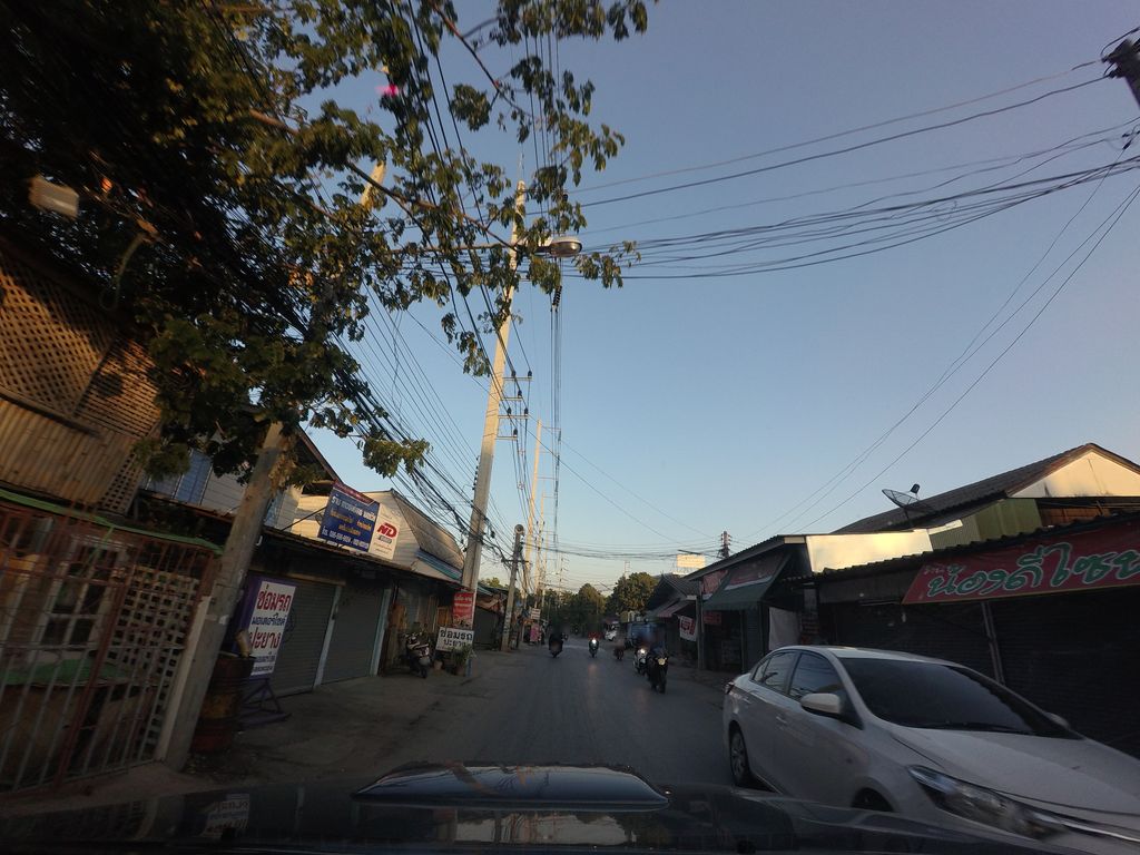 ภาพถนนตรงที่ Noname Coffee ตั้งอยู่ ถ่ายโดย mishari พ.ศ. 2559 (2016) · A street-level view of where Noname Coffee stands, by mishari in 2559 (2016)