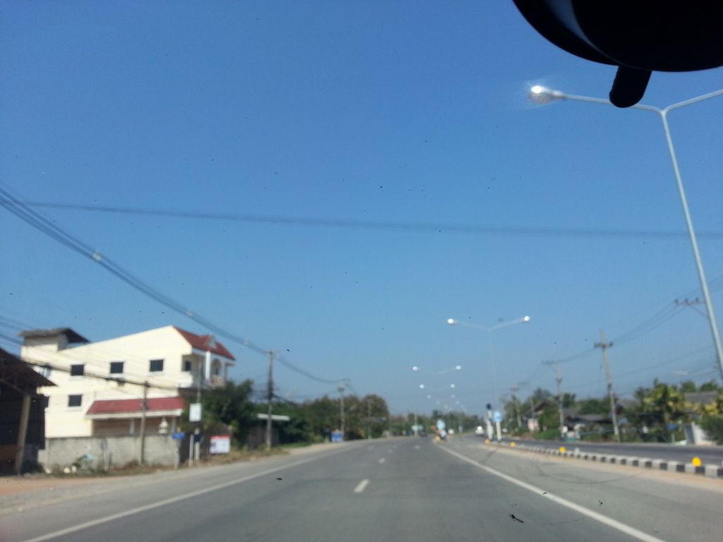 ภาพถนนตรงที่ จ.รุ่งเรืองยนต์ ตั้งอยู่ ถ่ายโดย mishari พ.ศ. 2558 (2015) · A street-level view of where จ.รุ่งเรืองยนต์ · Cha.rungrueang Yon stands, by mishari in 2558 (2015)