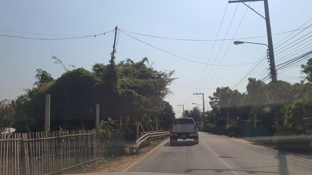 ภาพถนนตรงที่ Maggie Beauty Salon ตั้งอยู่ ถ่ายโดย jrcarlsen พ.ศ. 2566 (2023) · A street-level view of where Maggie Beauty Salon stands, by jrcarlsen in 2566 (2023)