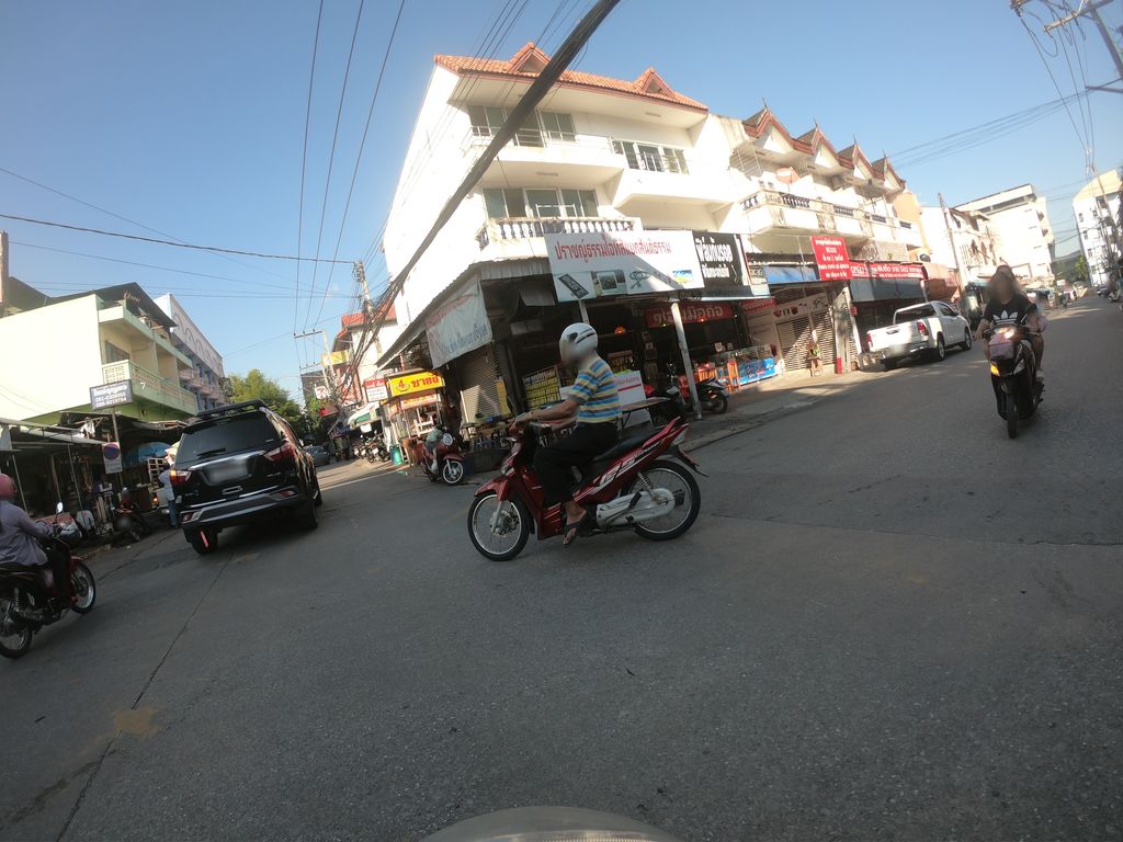 ภาพถนนตรงที่ เบสท์โฟนเชียงใหม่ - รับซื้อ รับฝาก ผ่อน IPHONE IPAD สินค้า Apple ราคาดี ตั้งอยู่ ถ่ายโดย chanuwath_grab พ.ศ. 2562 (2019) · A street-level view of where เบสท์โฟนเชียงใหม่ - รับซื้อ รับฝาก ผ่อน IPHONE IPAD สินค้า Apple ราคาดี stands, by chanuwath_grab in 2562 (2019)