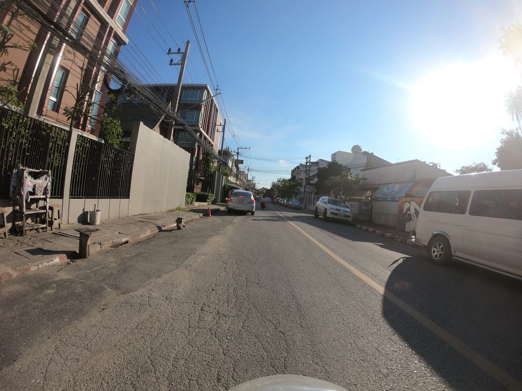 ภาพถนนตรงที่ Big Zand ตั้งอยู่ ถ่ายโดย chanuwath_grab พ.ศ. 2562 (2019) · A street-level view of where Big Zand stands, by chanuwath_grab in 2562 (2019)