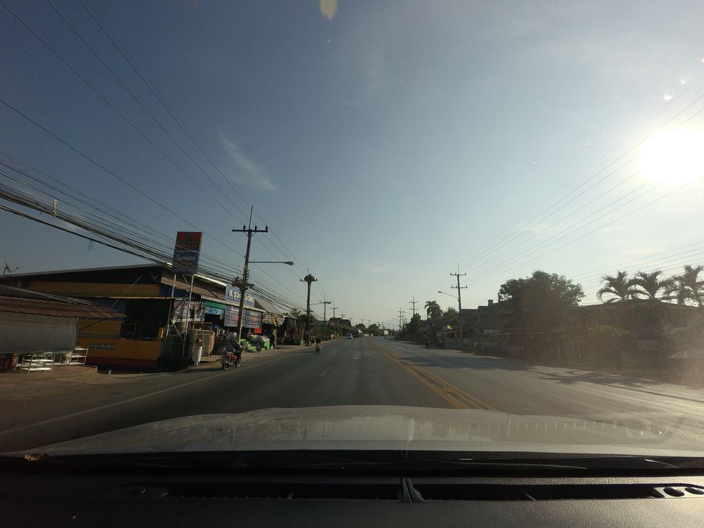 ภาพถนนตรงที่ ร้านเสน่ห์บ้านสวน ตั้งอยู่ ถ่ายโดย mishari พ.ศ. 2564 (2021) · A street-level view of where ร้านเสน่ห์บ้านสวน · Ran Sen Ban Suan stands, by mishari in 2564 (2021)