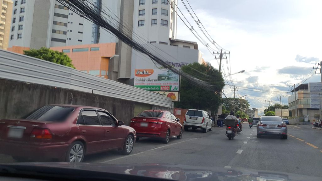 ภาพถนนตรงที่ เฮลท์ คลินิก ตั้งอยู่ ถ่ายโดย jrcarlsen พ.ศ. 2565 (2022) · A street-level view of where เฮลท์ คลินิก · Health Clinic stands, by jrcarlsen in 2565 (2022)