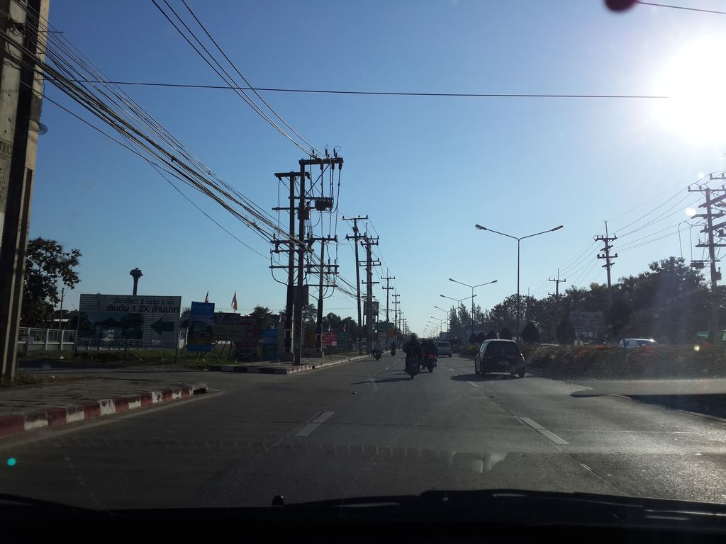 ภาพถนนตรงที่ สถานีไฟฟ้าย่อยเชียงใหม่ 3 ตั้งอยู่ ถ่ายโดย mishari พ.ศ. 2557 (2014) · A street-level view of where สถานีไฟฟ้าย่อยเชียงใหม่ 3 · Sathani Faifa Yoi Chiang Mai 3 stands, by mishari in 2557 (2014)
