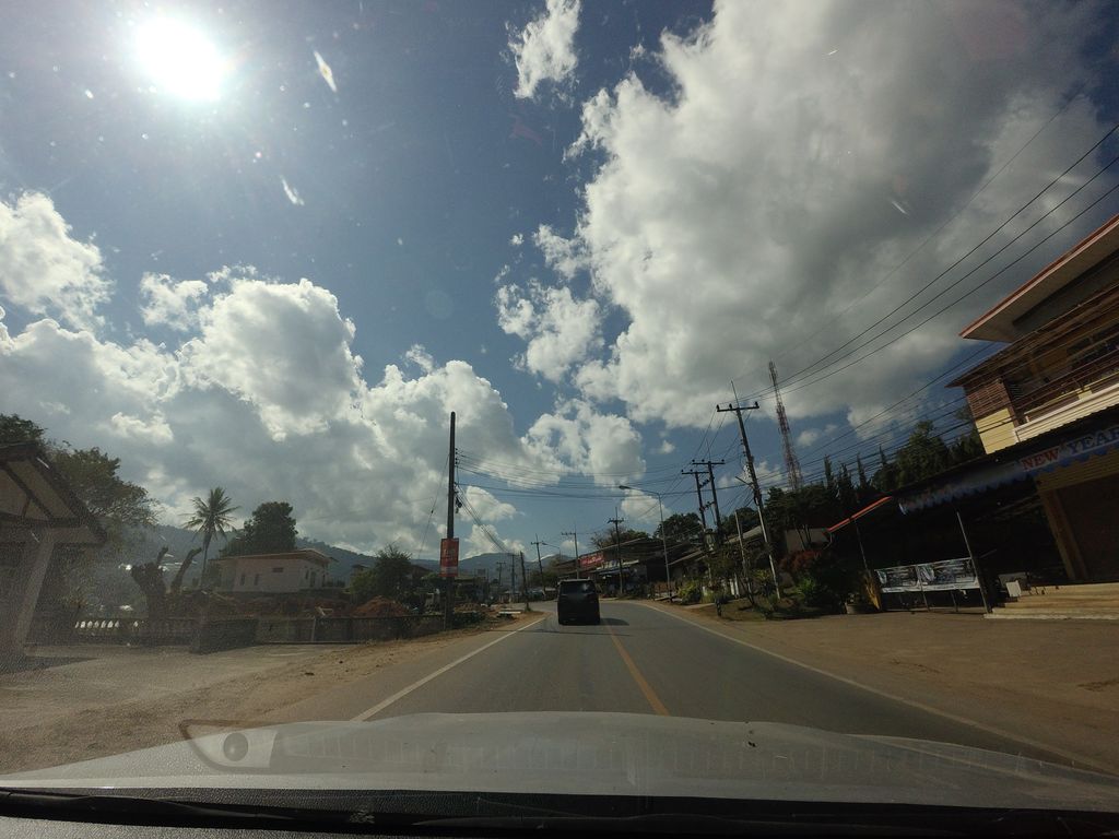 ภาพถนนตรงที่ ร้านนิยมพานิชโป่งแยง ตั้งอยู่ ถ่ายโดย mishari พ.ศ. 2563 (2020) · A street-level view of where ร้านนิยมพานิชโป่งแยง · Ran Niimaphanit Pong Yaeng stands, by mishari in 2563 (2020)
