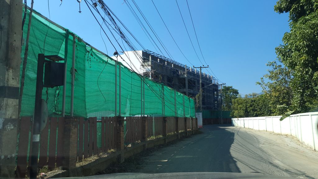 ภาพถนนตรงที่ ร้านปี้ขวัญส้มตำ ตั้งอยู่ ถ่ายโดย jrcarlsen พ.ศ. 2562 (2019) · A street-level view of where ร้านปี้ขวัญส้มตำ · Ran Pi Khwan Som Tam stands, by jrcarlsen in 2562 (2019)