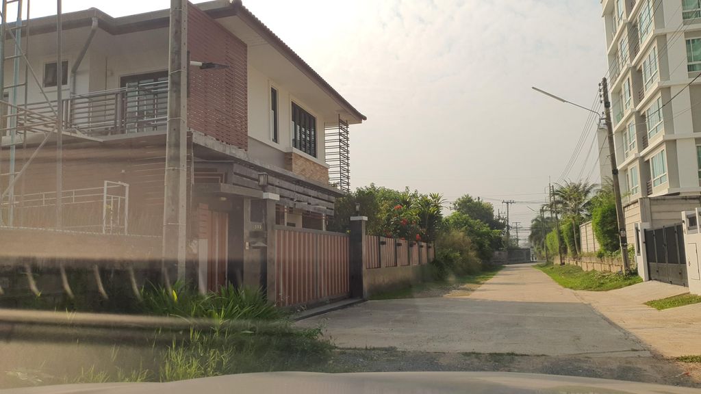ภาพถนนตรงที่ Kumo Bake Uchi ตั้งอยู่ ถ่ายโดย jrcarlsen พ.ศ. 2565 (2022) · A street-level view of where Kumo Bake Uchi stands, by jrcarlsen in 2565 (2022)