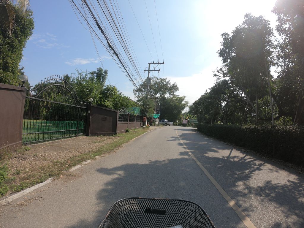 ภาพถนนตรงที่ Suwaan Home Bar & Cafe (สุวรรณ คาเฟ่) ตั้งอยู่ ถ่ายโดย chanuwath_grab พ.ศ. 2562 (2019) · A street-level view of where Suwaan Home Bar & Cafe (สุวรรณ คาเฟ่) stands, by chanuwath_grab in 2562 (2019)