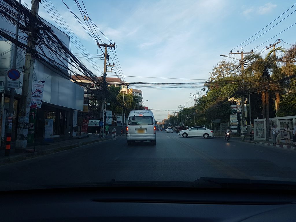 ภาพถนนตรงที่ Y Bar ตั้งอยู่ ถ่ายโดย ekkarin พ.ศ. 2561 (2018) · A street-level view of where Y Bar stands, by ekkarin in 2561 (2018)
