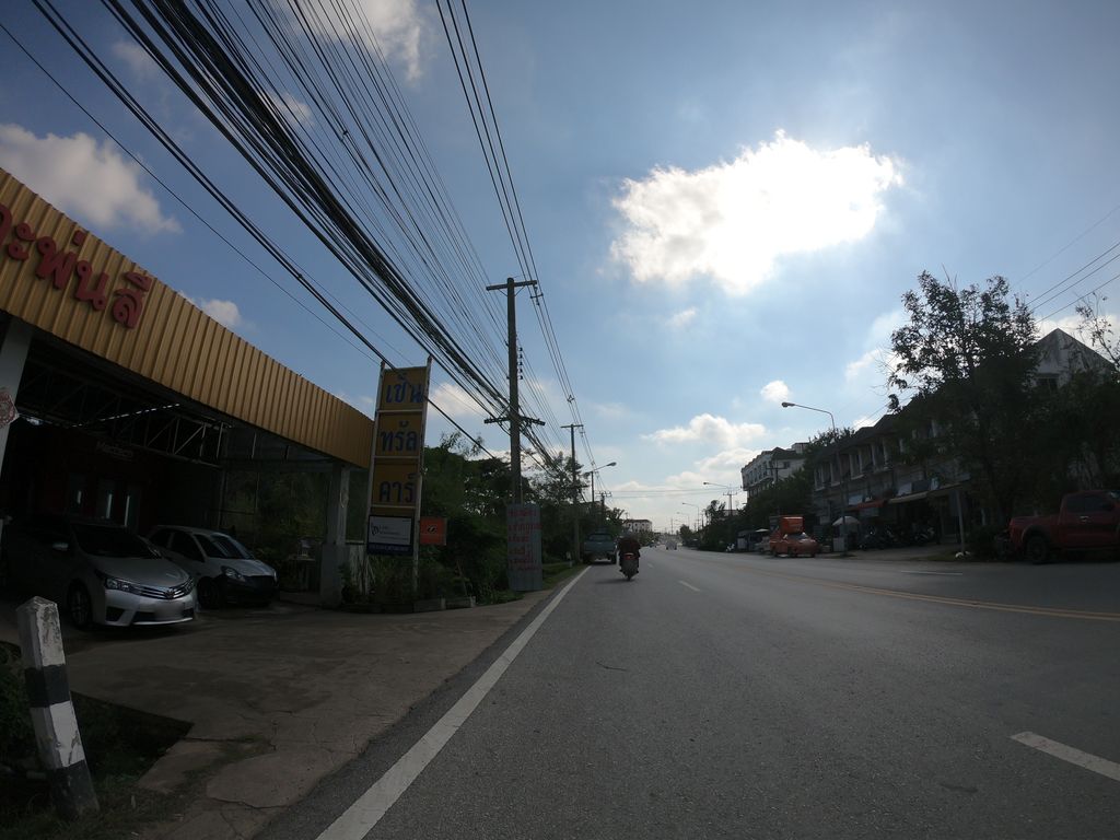 ภาพถนนตรงที่ เซ็นทรัล คาร์ ตั้งอยู่ ถ่ายโดย chanuwath_grab พ.ศ. 2562 (2019) · A street-level view of where เซ็นทรัล คาร์ · Central Car stands, by chanuwath_grab in 2562 (2019)