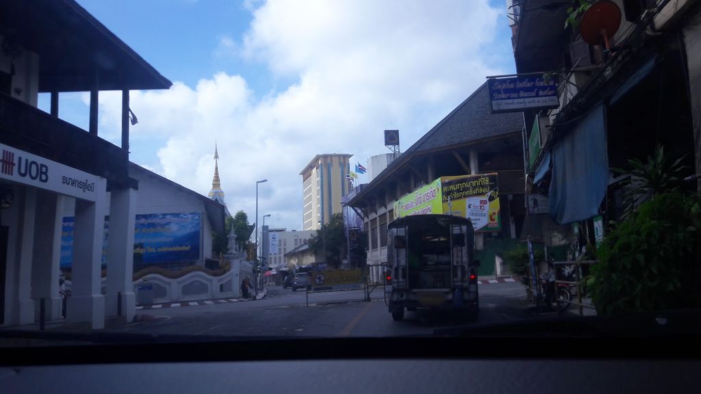 ภาพถนนตรงที่ โจ๊กไม้เก่า ตั้งอยู่ ถ่ายโดย ratchaphat พ.ศ. 2559 (2016) · A street-level view of where โจ๊กไม้เก่า · Chokmaikao stands, by ratchaphat in 2559 (2016)