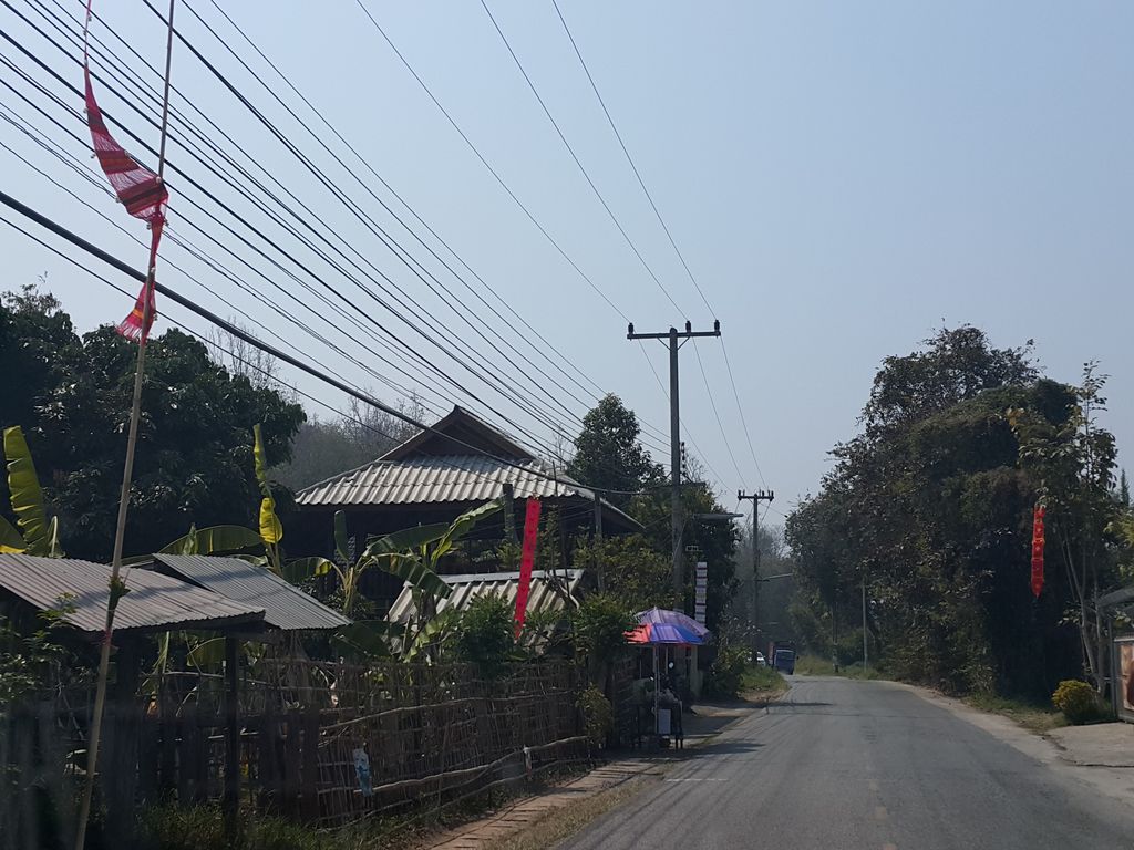 ภาพถนนตรงที่ PP - Salon สันกำแพง ตั้งอยู่ ถ่ายโดย jrcarlsen พ.ศ. 2559 (2016) · A street-level view of where PP - Salon สันกำแพง stands, by jrcarlsen in 2559 (2016)