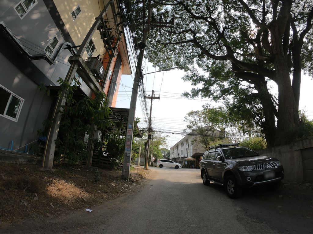 ภาพถนนตรงที่ Pangwara Place ตั้งอยู่ ถ่ายโดย chanuwath_grab พ.ศ. 2562 (2019) · A street-level view of where Pangwara Place stands, by chanuwath_grab in 2562 (2019)