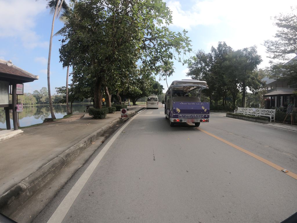 ภาพถนนตรงที่ ร้าน เช็คอิน อ่างเก็บน้ำห้วยมะนาว ตั้งอยู่ ถ่ายโดย chanuwath_grab พ.ศ. 2562 (2019) · A street-level view of where ร้าน เช็คอิน อ่างเก็บน้ำห้วยมะนาว · Ran Chekin Ang Kep Nam Huai Manao stands, by chanuwath_grab in 2562 (2019)