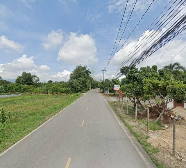 ภาพถนนตรงที่ De Light Farm Cafe ตั้งอยู่ ถ่ายโดย fuse พ.ศ. 2563 (2020) · A street-level view of where De Light Farm Cafe stands, by fuse in 2563 (2020)