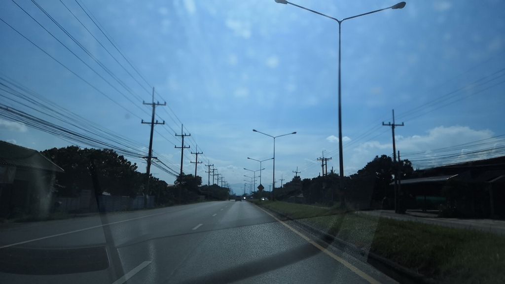 ภาพถนนตรงที่ ก๋วยเตี๋ยว​ ข้าวซอย​น้องไตตัล ตั้งอยู่ ถ่ายโดย charlesano พ.ศ. 2561 (2018) · A street-level view of where ก๋วยเตี๋ยว​ ข้าวซอย​น้องไตตัล · Kuaitiao​ Khao Soi​nongtaitan stands, by charlesano in 2561 (2018)
