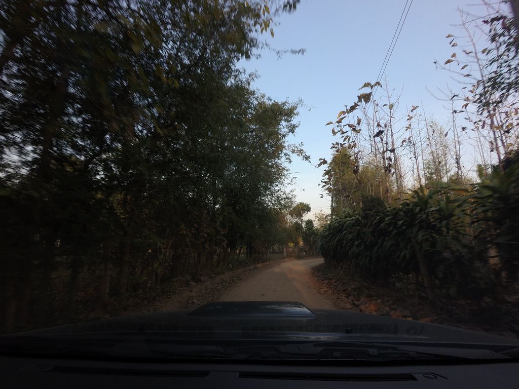 ภาพถนนตรงที่ El Chiringuito Chiang Dao ตั้งอยู่ ถ่ายโดย mishari พ.ศ. 2559 (2016) · A street-level view of where El Chiringuito Chiang Dao stands, by mishari in 2559 (2016)