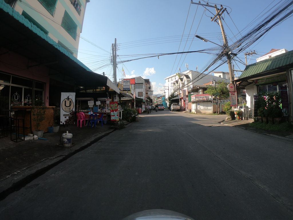 ภาพถนนตรงที่ Terra Massage ตั้งอยู่ ถ่ายโดย chanuwath_grab พ.ศ. 2562 (2019) · A street-level view of where Terra Massage stands, by chanuwath_grab in 2562 (2019)