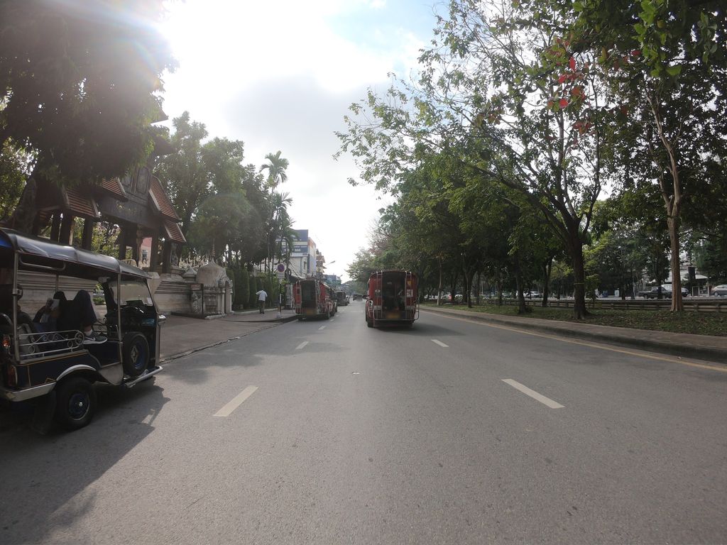 ภาพถนนตรงที่ The Canal Restaurant and Bar ตั้งอยู่ ถ่ายโดย chanuwath_grab พ.ศ. 2562 (2019) · A street-level view of where The Canal Restaurant and Bar stands, by chanuwath_grab in 2562 (2019)