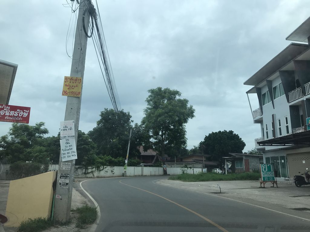 ภาพถนนตรงที่ Boom Boom Sound ตั้งอยู่ ถ่ายโดย prasert พ.ศ. 2561 (2018) · A street-level view of where Boom Boom Sound stands, by prasert in 2561 (2018)