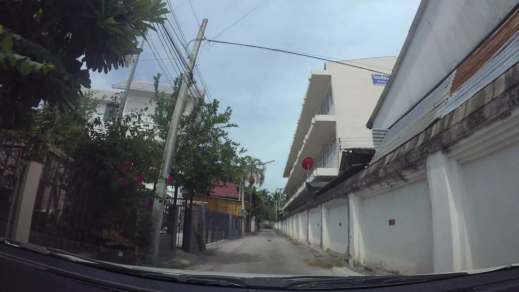 ภาพถนนตรงที่ Wourlai Asset ตั้งอยู่ ถ่ายโดย kaart_3 พ.ศ. 2562 (2019) · A street-level view of where Wourlai Asset stands, by kaart_3 in 2562 (2019)