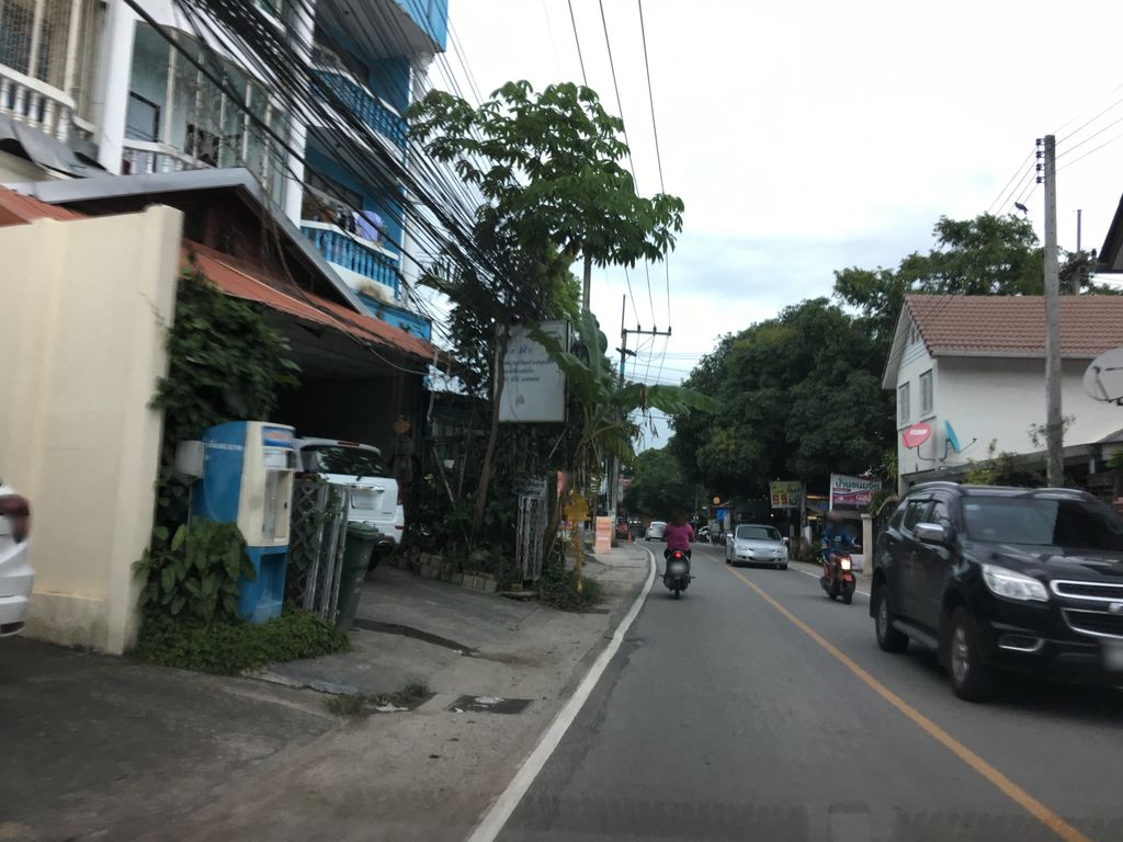 ภาพถนนตรงที่ Hair stylish ตั้งอยู่ ถ่ายโดย wapriz พ.ศ. 2561 (2018) · A street-level view of where Hair stylish stands, by wapriz in 2561 (2018)