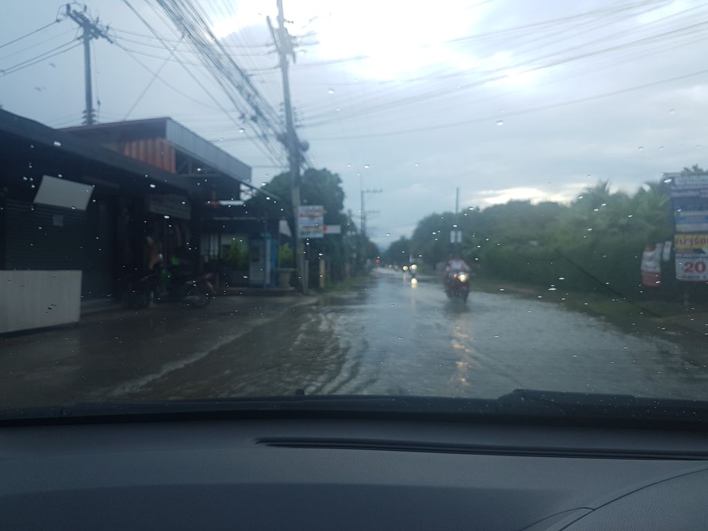 ภาพถนนตรงที่ A-Okay ตั้งอยู่ ถ่ายโดย ekkarin พ.ศ. 2561 (2018) · A street-level view of where A-Okay stands, by ekkarin in 2561 (2018)